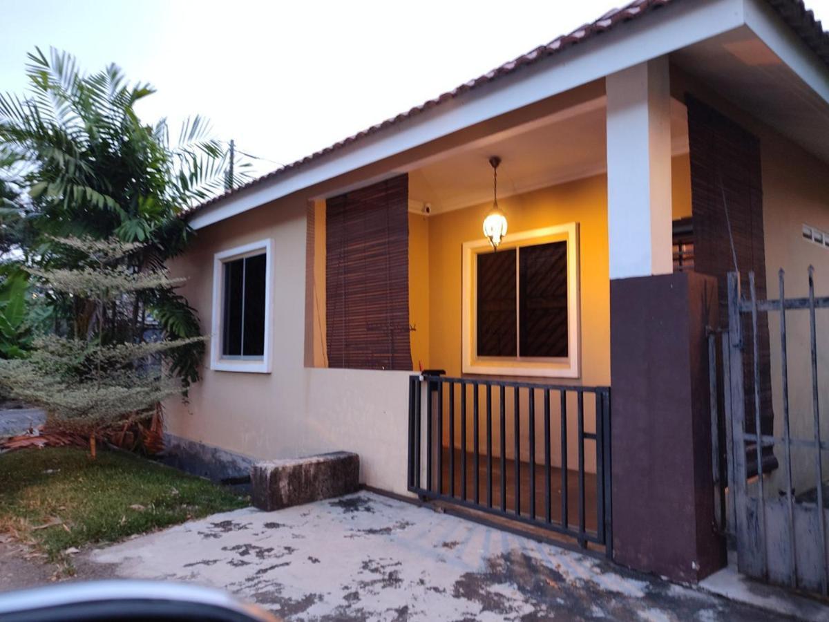 Mini Green Homestay Kulai Exteriör bild